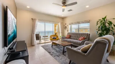Exploring the Cayman Islands: Tropical Paradise and Financial Hub