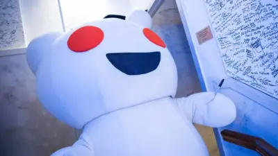 The Impact of Reddit on Online Communities