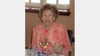 una crown — GB news