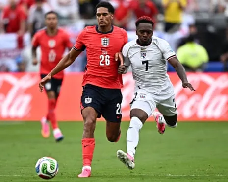 England's Jarell Quansah holds off Panama’s José Luis Rodríguez at the World Cup
